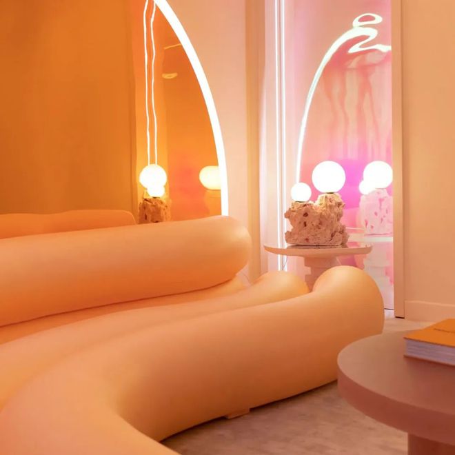 开云网站：潮流趋势虹彩乙烯基引领2024装饰潮流在闪耀虹光间开启新的一年(图3)