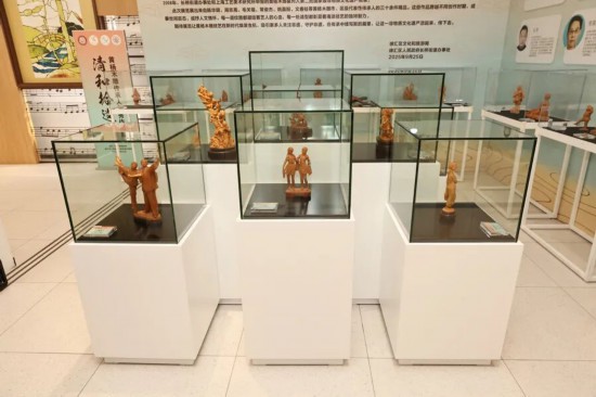 Kaiyun中国：写春联、剪窗花、猜灯谜……解锁沪上地道年味(图7)