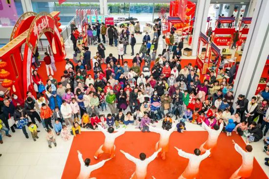 Kaiyun中国：写春联、剪窗花、猜灯谜……解锁沪上地道年味(图1)