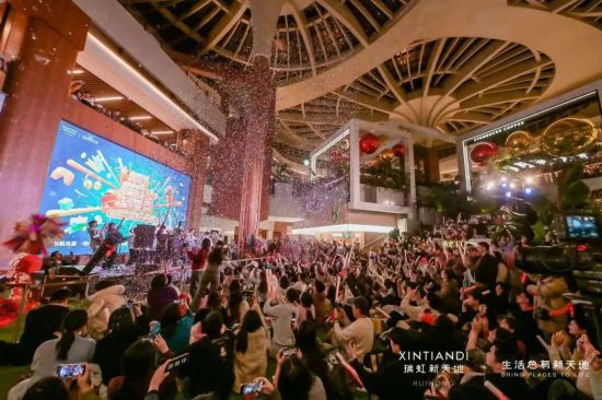 Kaiyun中国：写春联、剪窗花、猜灯谜……解锁沪上地道年味(图9)