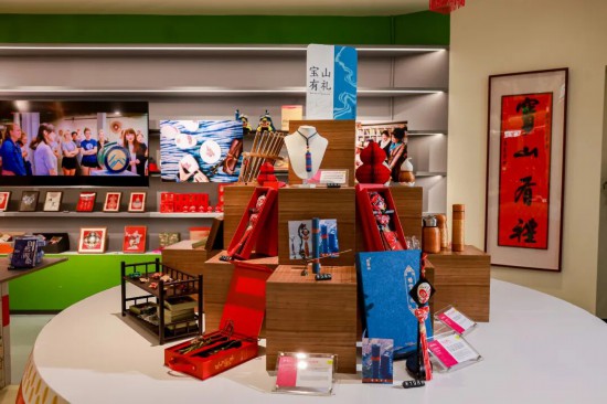 Kaiyun中国：写春联、剪窗花、猜灯谜……解锁沪上地道年味(图12)