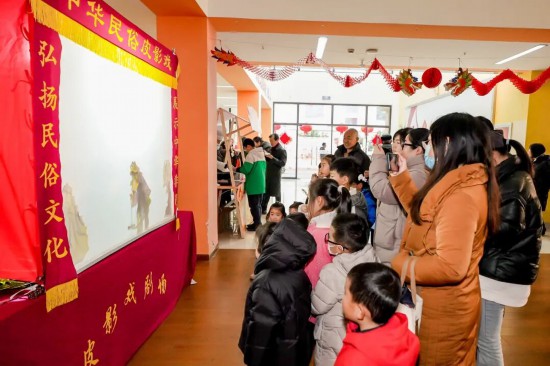 Kaiyun中国：写春联、剪窗花、猜灯谜……解锁沪上地道年味(图19)