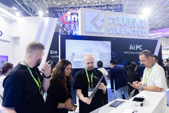 开云网站：六联智能AI及裸眼3D技术在台北电脑展大放异彩未来将以台湾为战略据点辐射全球(图4)